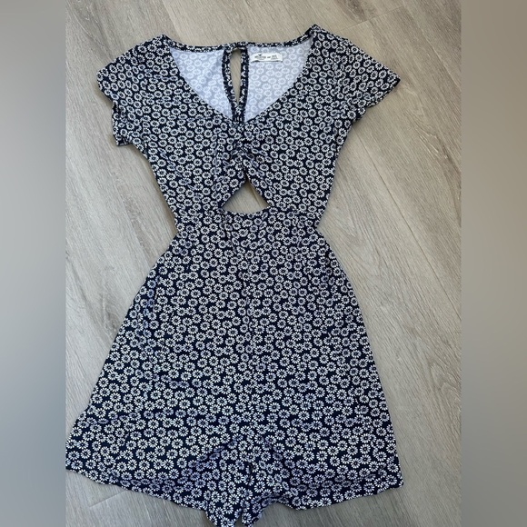 Hollister Pants - NWOT HOLLISTER Short sleeve short Romper size XXS blue and white floral